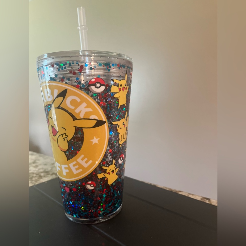 Cups for cold drinks 16 0z color yellow and blue and red
